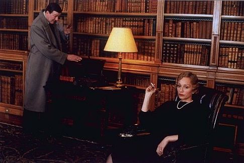 Kristin Scott Thomas در صحنه فیلم سینمایی گاسفورد پارک به همراه استیون فرای