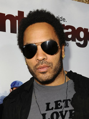 Lenny Kravitz در صحنه سریال تلویزیونی همراهان