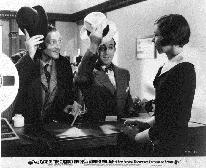 Allen Jenkins در صحنه فیلم سینمایی The Case of the Curious Bride به همراه Mary Treen و Warren William