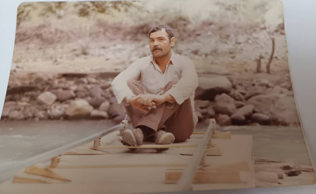 تصویری از صفر عبدلی، گروه فیلمبرداری و دستیار دوم فیلمبردار سینما و تلویزیون در پشت صحنه یکی از آثارش