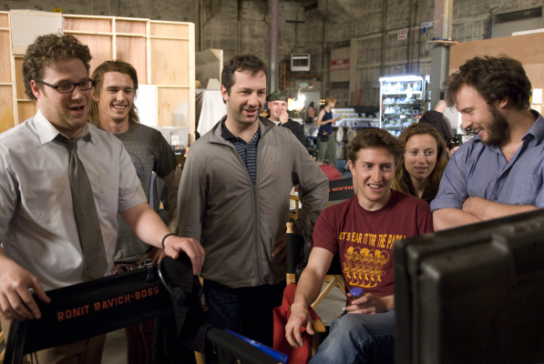 جود آپاتو در صحنه فیلم سینمایی قطار سریع السیر آناناس به همراه David Gordon Green، Seth Rogen و جیمز فرانکو