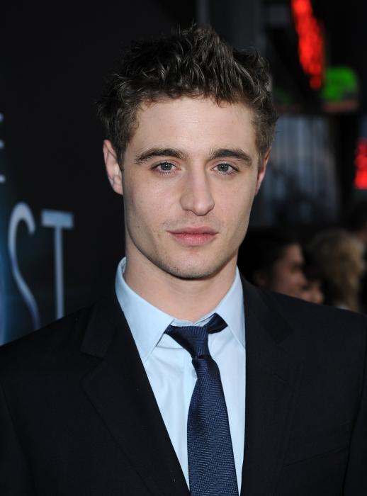 Max Irons در صحنه فیلم سینمایی میزبان