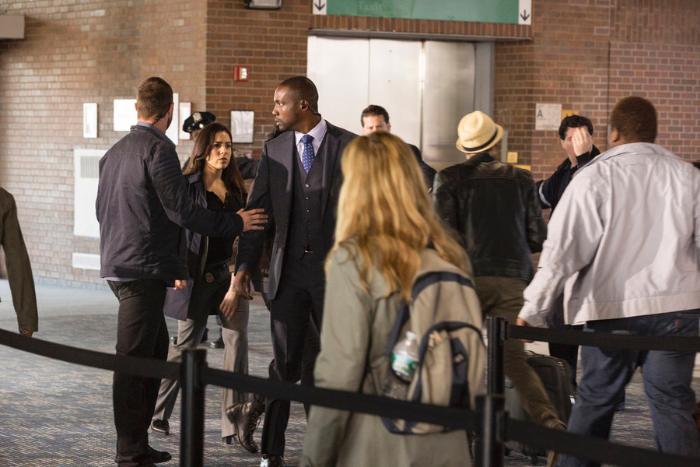 Audrey Esparza در صحنه سریال تلویزیونی نقطه کور به همراه Rob Brown