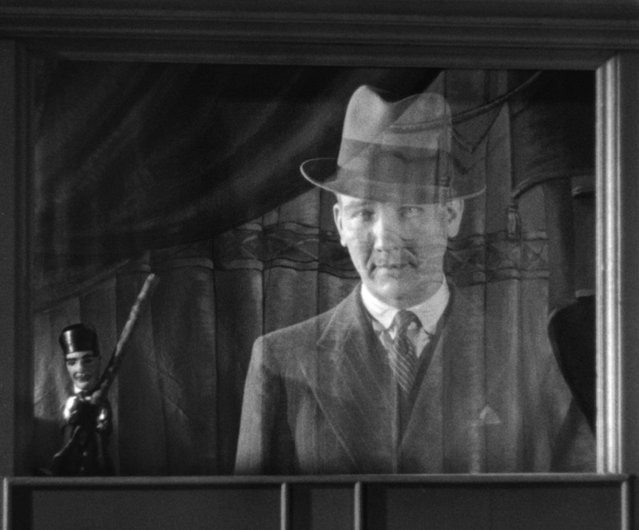 Georges Flamant در صحنه فیلم سینمایی La Chienne