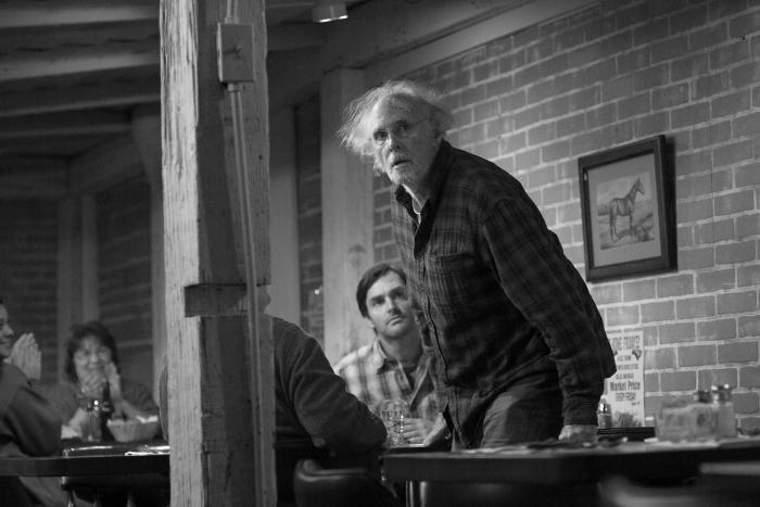 بروس درن در صحنه فیلم سینمایی نبراسکا به همراه ویل فورت