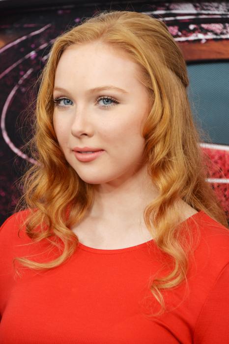 Molly C. Quinn در صحنه فیلم سینمایی مرد پولادین