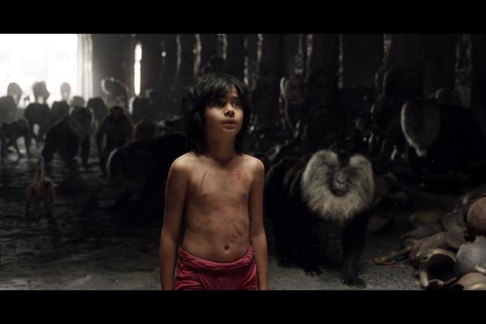 Neel Sethi در صحنه فیلم سینمایی کتاب جنگل