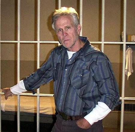 Tom Ligon در صحنه سریال تلویزیونی از