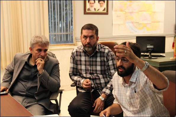 بهروز شعیبی در صحنه سریال تلویزیونی پرده‌نشین به همراه سید محمود رضوی