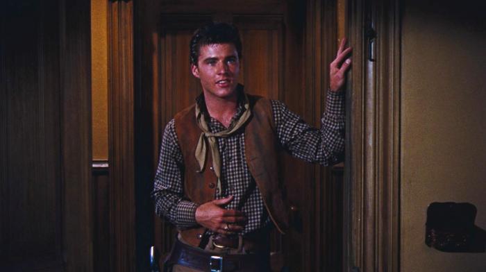 Ricky Nelson در صحنه فیلم سینمایی ریو براوو