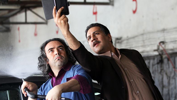 محمد نادری در صحنه سریال تلویزیونی شمعدونی به همراه حسن معجونی