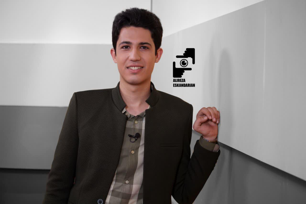 تصویری شخصی از محسن محبی، مجری و گروه فیلمبرداری سینما و تلویزیون