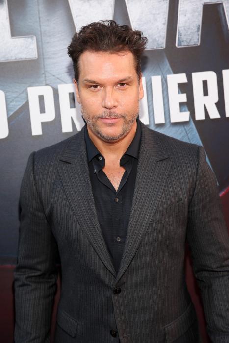 Dane Cook در صحنه فیلم سینمایی کاپیتان آمریکا: جنگ داخلی