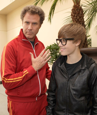Justin Bieber در صحنه فیلم سینمایی مگامایند به همراه ویل فرل