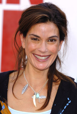 Teri Hatcher در صحنه فیلم سینمایی جوجه کوچولو