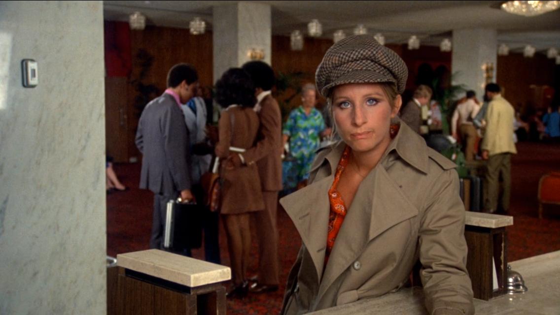 Barbra Streisand در صحنه فیلم سینمایی What's Up, Doc?