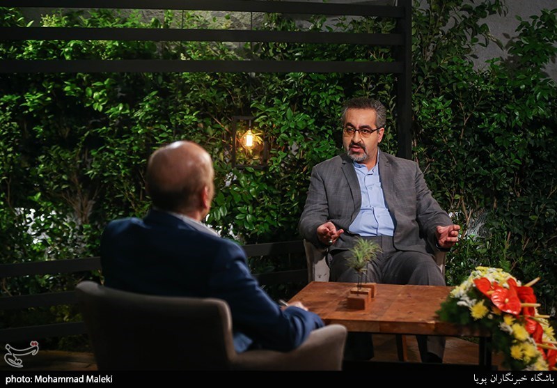  برنامه تلویزیونی مکث به کارگردانی مریم نوابی‌نژاد