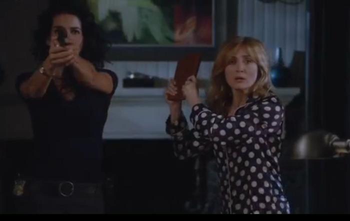 Sasha Alexander در صحنه سریال تلویزیونی Rizzoli & Isles به همراه Angie Harmon