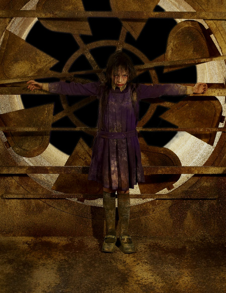 Jodelle Ferland در صحنه فیلم سینمایی تپه خاموش