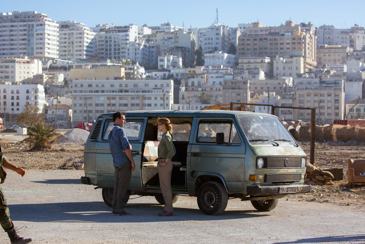 رزاموند پایک در صحنه فیلم سینمایی Beirut به همراه Jon Hamm