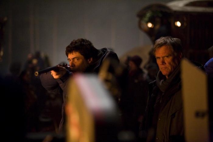 جو جانستون در صحنه فیلم سینمایی مرد گرگ نما به همراه بنیسیو دل تورو