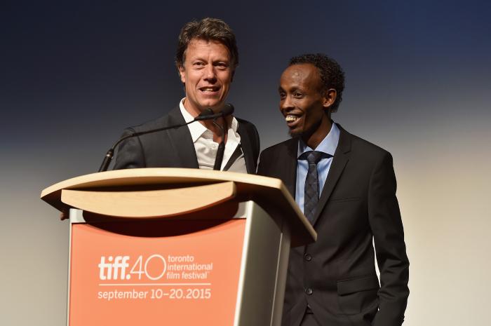 Barkhad Abdi در صحنه فیلم سینمایی نگاه آسمانی به همراه گوین هود