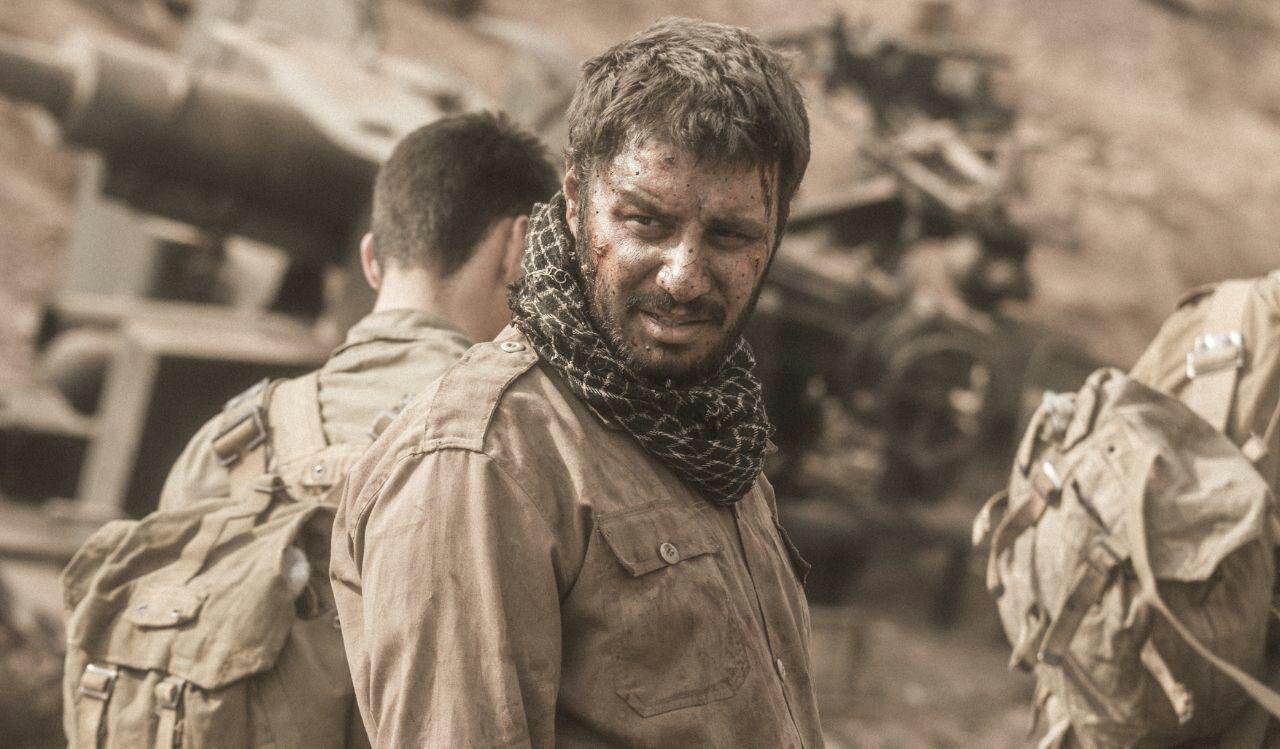 جواد عزتی در صحنه فیلم سینمایی تنگه ابوقریب
