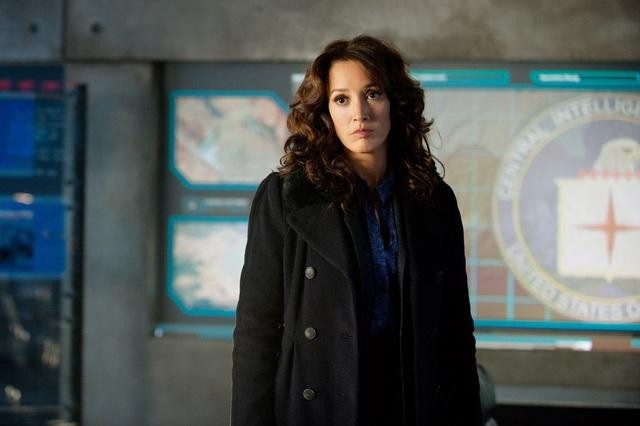 Jennifer Beals در صحنه سریال تلویزیونی کستل
