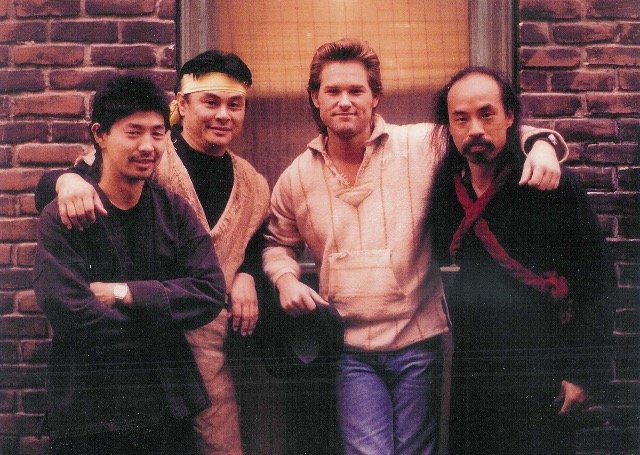 Al Leong در صحنه فیلم سینمایی Big Trouble in Little China به همراه کرت راسل و Jeff Imada