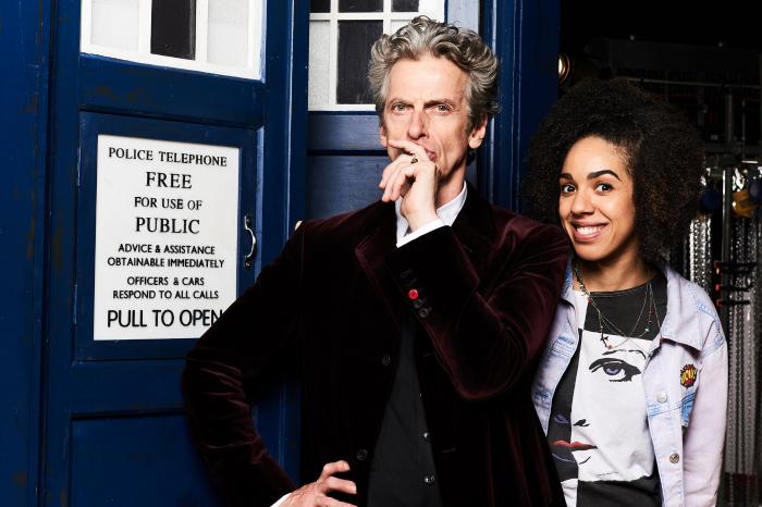 Pearl Mackie در صحنه سریال تلویزیونی Doctor Who به همراه Peter Capaldi