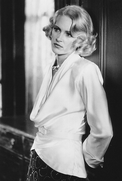 Alexandra Powers در صحنه فیلم سینمایی آخرین مرد پایدار