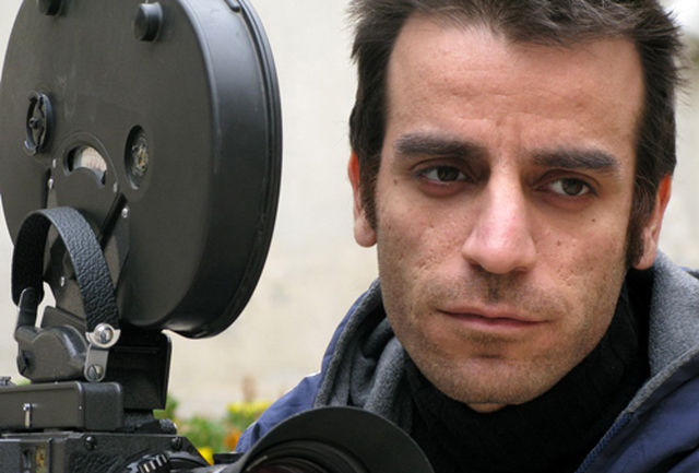 تصویری از شهرام مکری، نویسنده و کارگردان سینما و تلویزیون در پشت صحنه یکی از آثارش