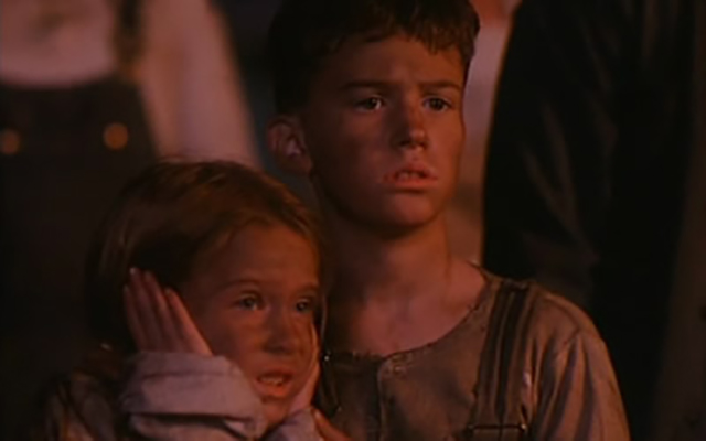 ایوان ریچل وود در صحنه فیلم سینمایی A Father for Charlie به همراه جوزف مازلو