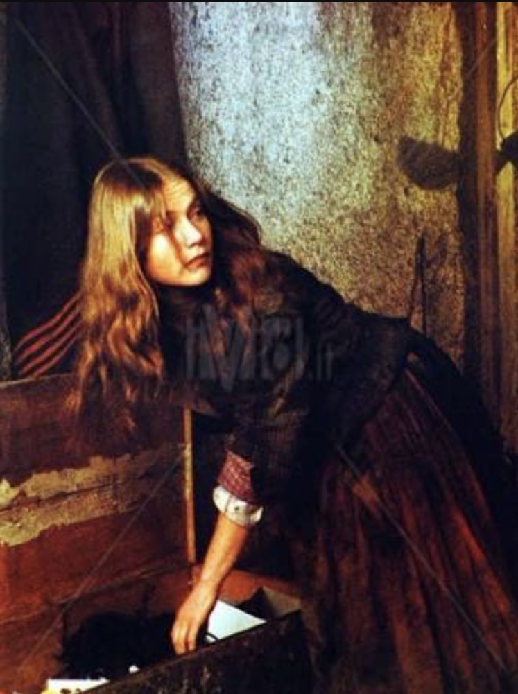 ایزابل هوپر در صحنه فیلم سینمایی Lady of the Camelias