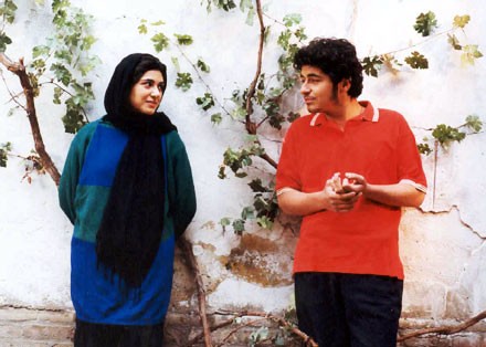 تصویری از یوسف خداپرست، بازیگر سینما و تلویزیون در حال بازیگری سر صحنه یکی از آثارش