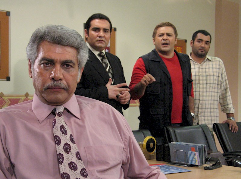 رامبد شکرآبی در صحنه سریال تلویزیونی آدمخوار به همراه میرطاهر مظلومی، حبیب دهقان‌نسب و شهرام عبدلی