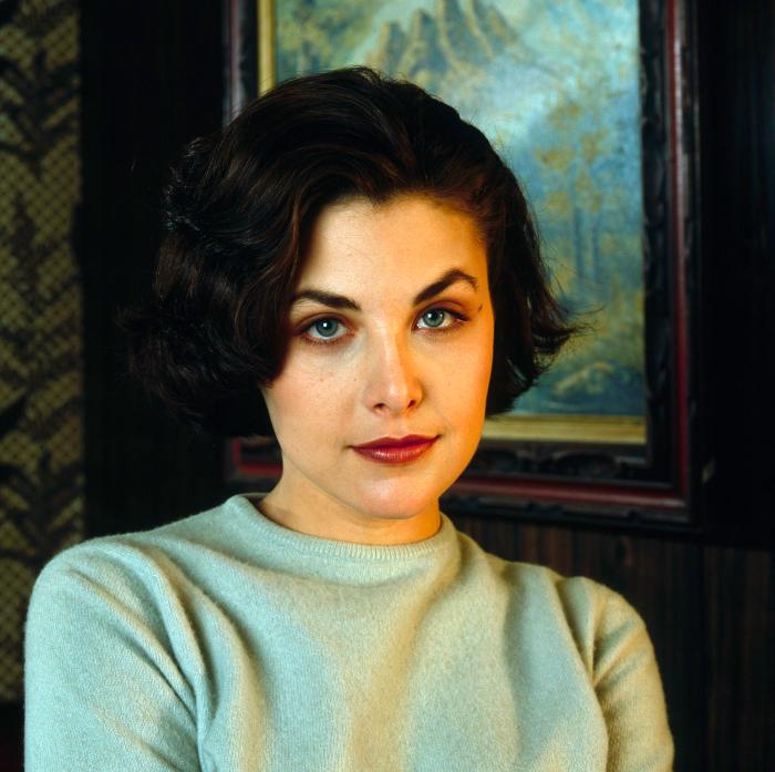 Sherilyn Fenn در صحنه سریال تلویزیونی توئین پیکس