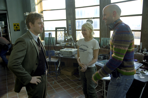 مارک فورستر در صحنه فیلم سینمایی بمان به همراه ایوان مک گرگور و نائومی واتس