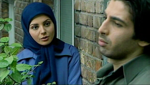 سولماز غنی در صحنه سریال تلویزیونی تب سرد به همراه حمید گودرزی