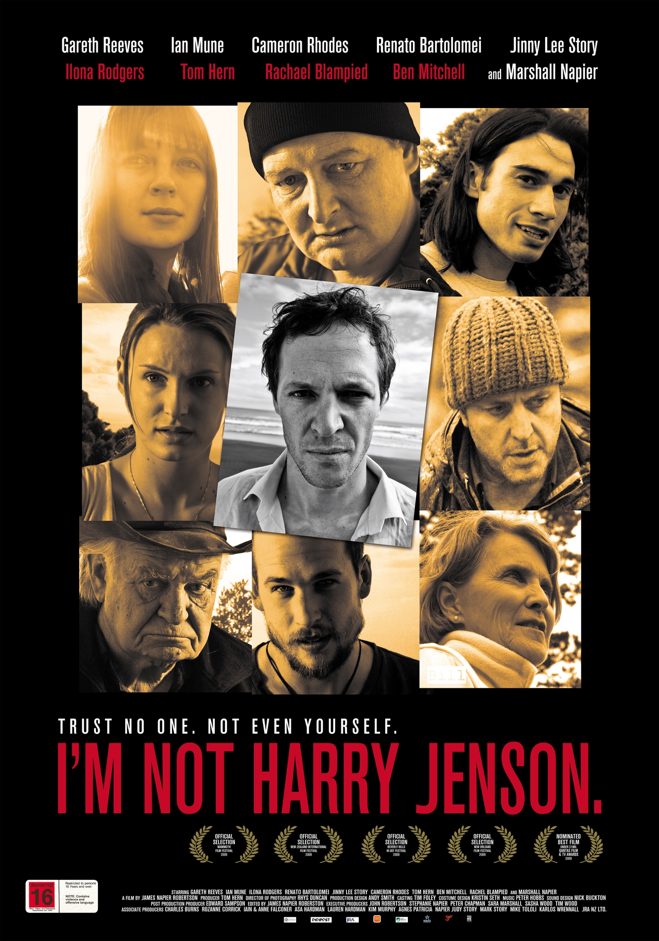 Cameron Rhodes در صحنه فیلم سینمایی I'm Not Harry Jenson. به همراه Tom Hern، Gareth Reeves، Ian Mune، Jinny Lee Story، Renato Bartolomei و Michelle Langstone