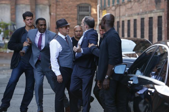 Norm Lewis در صحنه سریال تلویزیونی لیست سیاه به همراه Daniel Oreskes، Hisham Tawfiq و جیمز اسپیدر