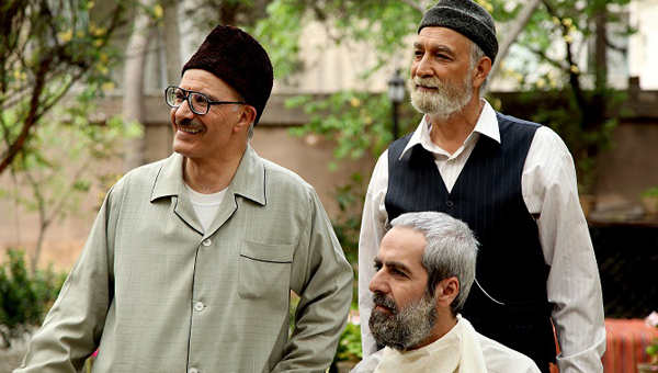 مسعود سخایی در صحنه سریال تلویزیونی خاطرات مرد ناتمام به همراه محمود‌ پاک‌نیت