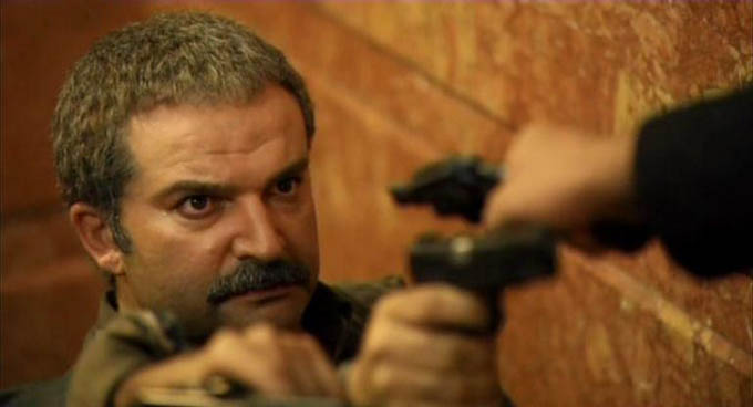 مهدی سلطانی در صحنه سریال تلویزیونی دیوار