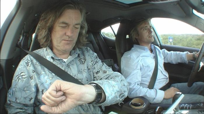 James May در صحنه سریال تلویزیونی تخت گاز به همراه Richard Hammond