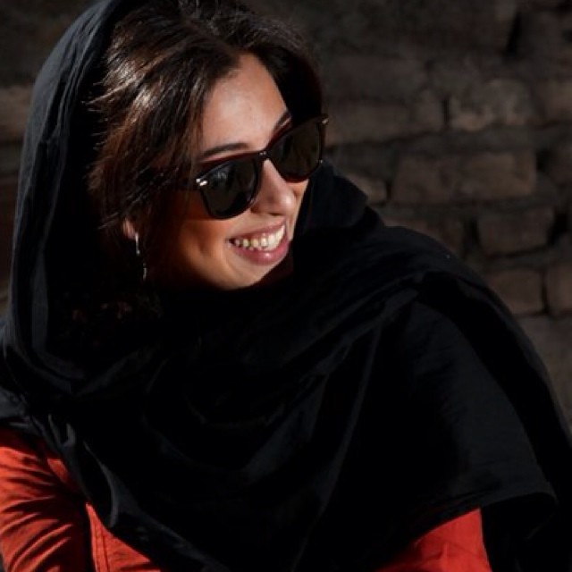 تصویری از آناهیتا افشار، بازیگر سینما و تلویزیون در حال بازیگری سر صحنه یکی از آثارش