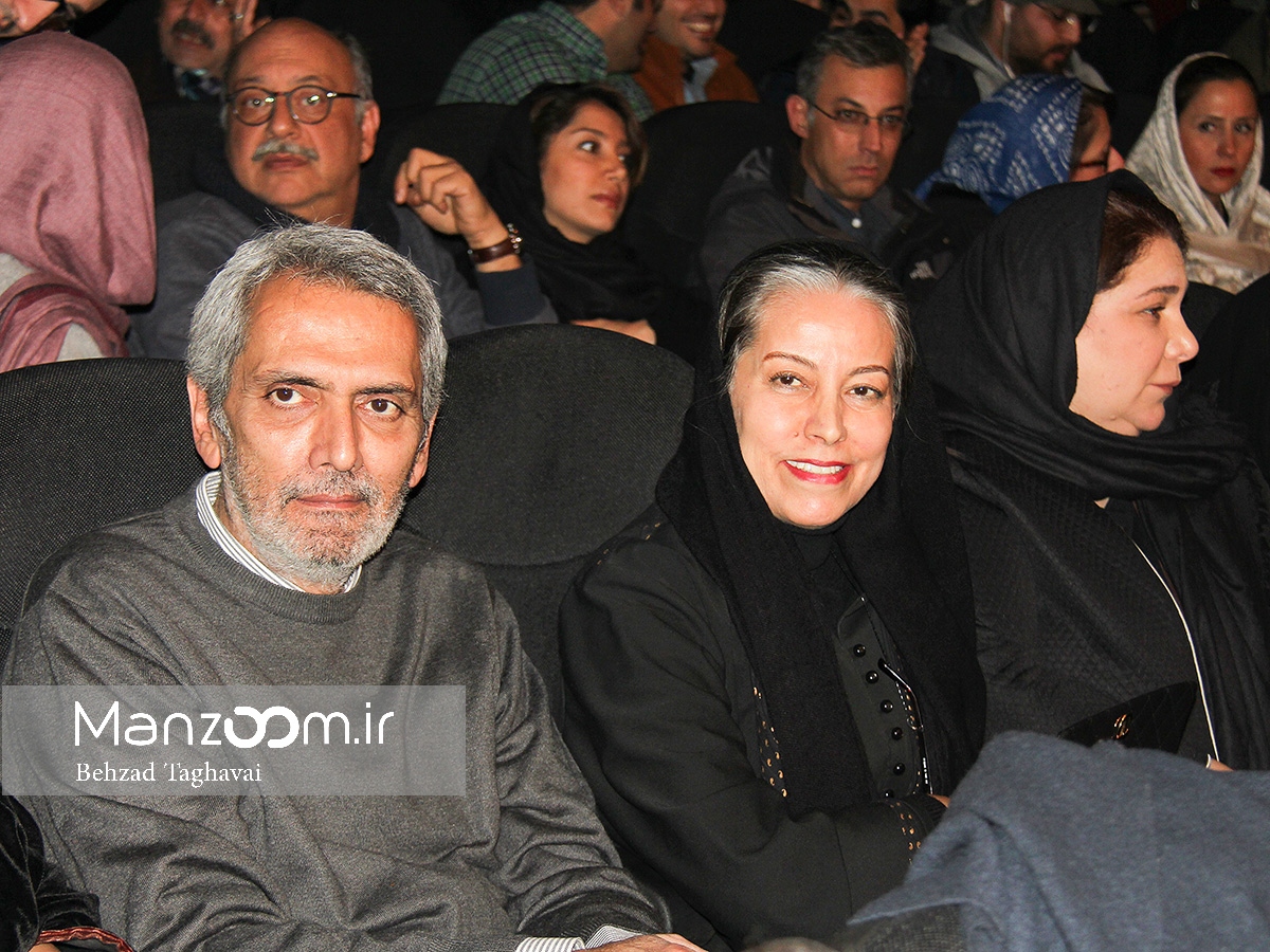 سهیلا رضوی در اکران افتتاحیه فیلم سینمایی خانه‌ای در‌ خیابان چهل‌ و یکم به همراه فرخ نعمتی