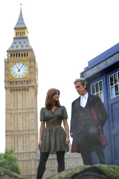 جینا کولمن در صحنه سریال تلویزیونی Doctor Who به همراه Peter Capaldi