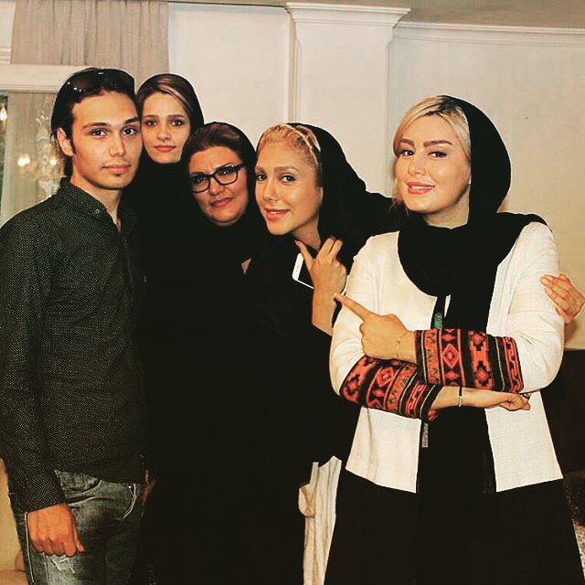 تصویری از پژمان بیوک سینما و تلویزیون در حال بازیگری سر صحنه یکی از آثارش