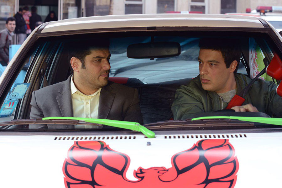 سام درخشانی در صحنه سریال تلویزیونی گسل