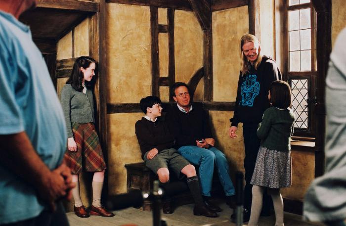 اندرو آدامسون در صحنه فیلم سینمایی سرگذشت نارنیا: شیر، کمد و جادوگر به همراه جورجیا هنلی، آنا پاپپلول و اسکندر کینس